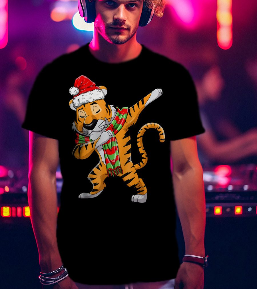 Dabbing Santa Tiger With Christmas Scarf T-Shirt