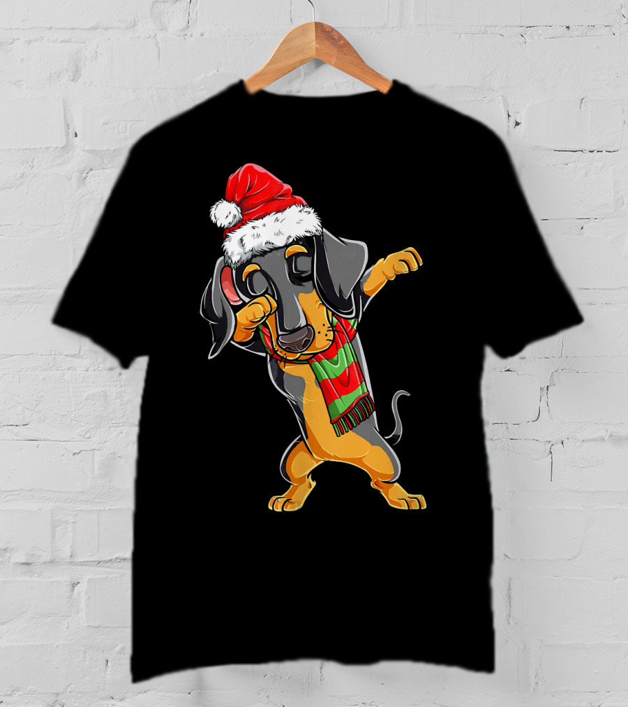 Dabbing Dachshund Santa With Christmas Hat And Scarf T-Shirt