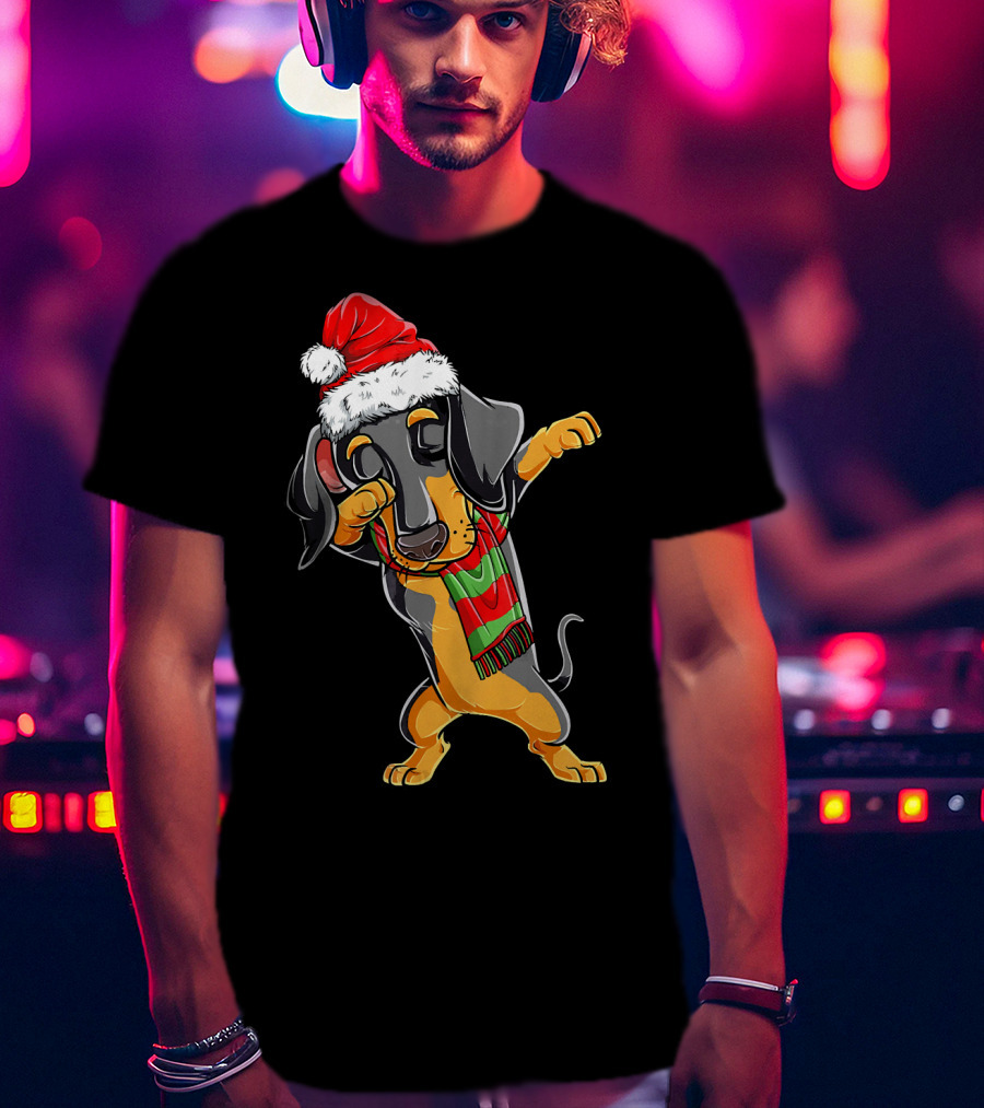 Dabbing Dachshund Santa With Christmas Hat And Scarf T-Shirt