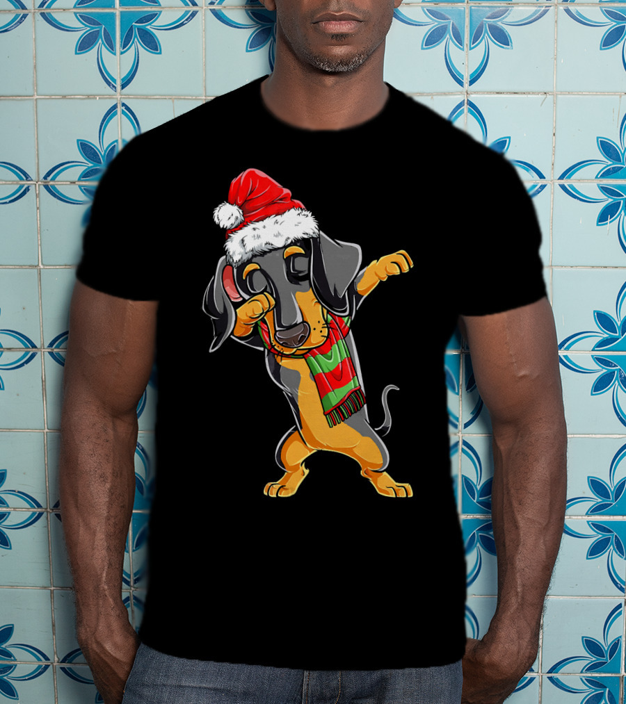 Dabbing Dachshund Santa With Christmas Hat And Scarf T-Shirt