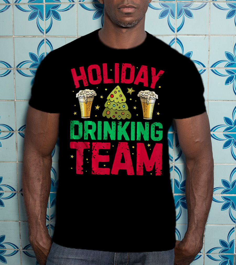 HOLIDAY DRINKING TEAM Christmas Tree Beer Glasses T-Shirt