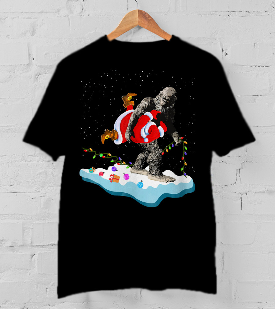 Bigfoot Abducts Santa On Christmas Eve T-Shirt