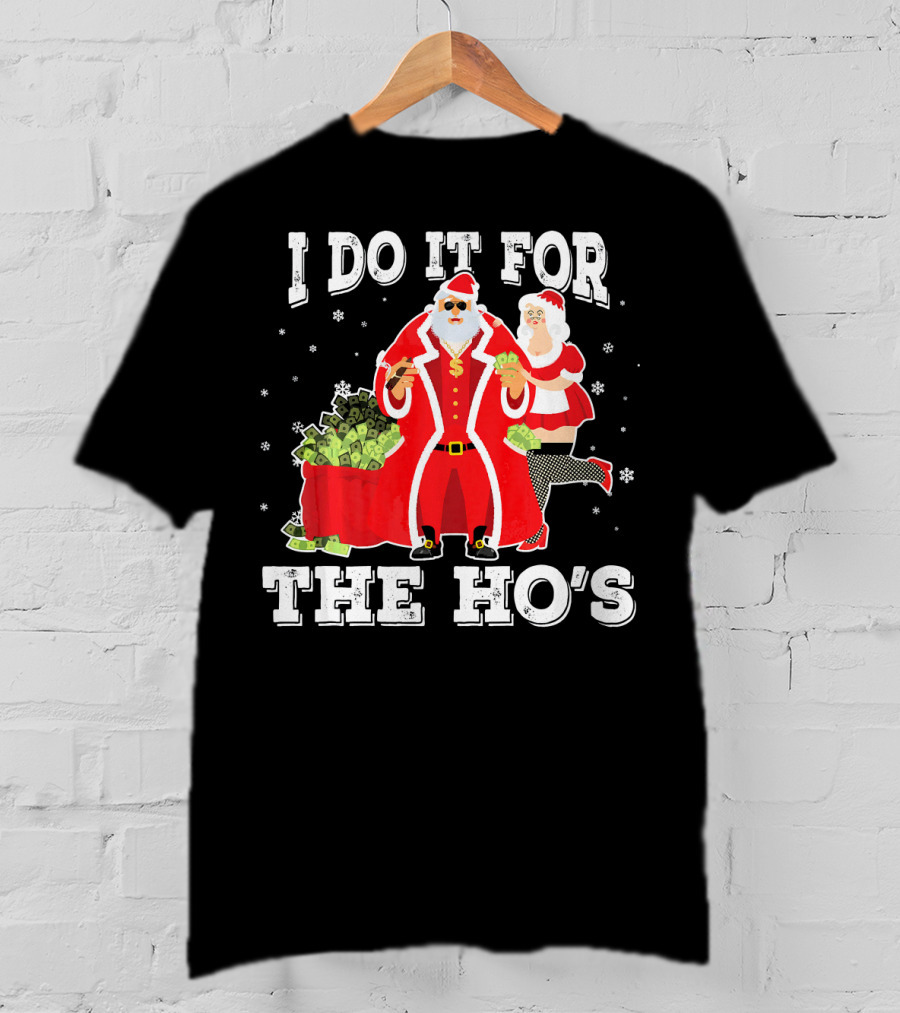 I Do It For The Ho's Santa With Money Bag And Mrs. Claus T-Shirt