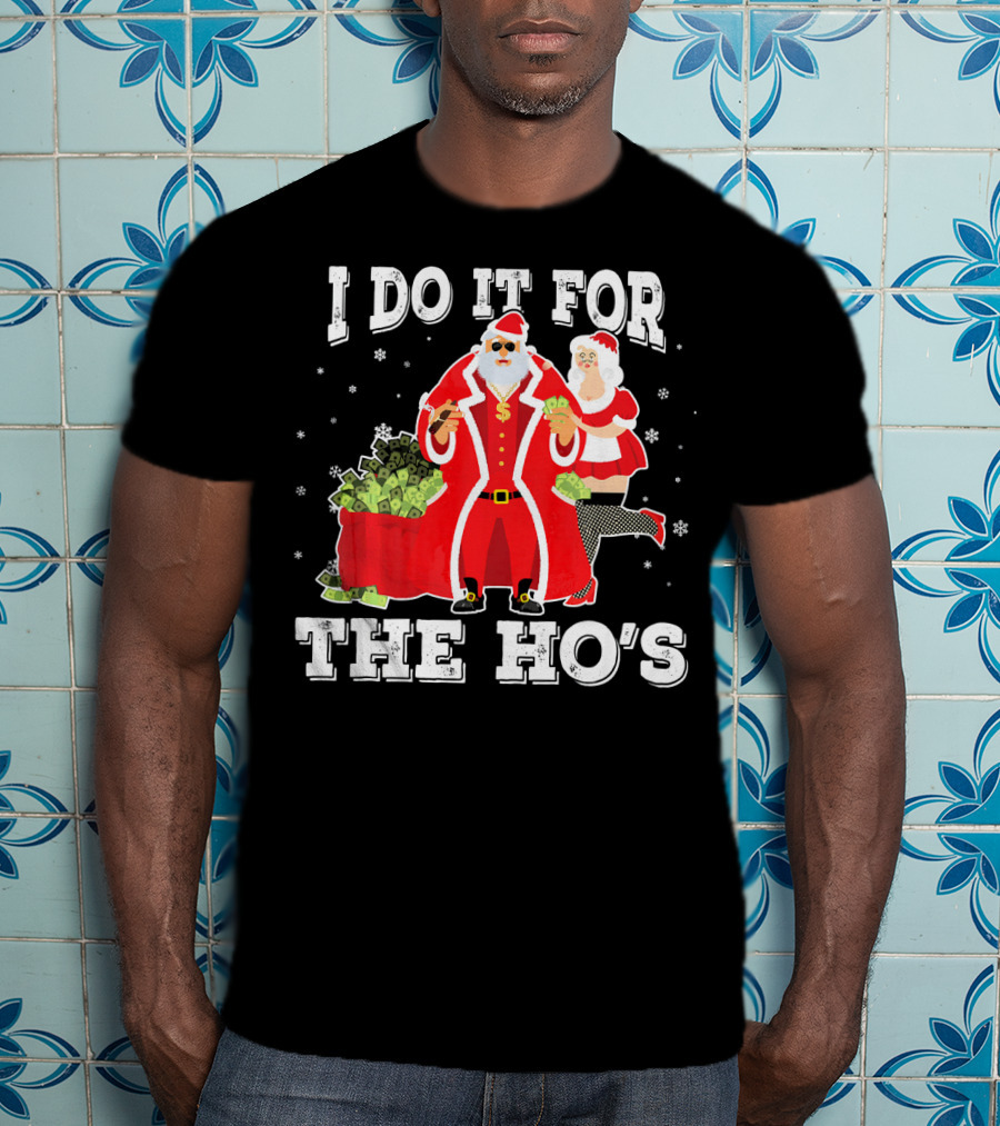 I Do It For The Ho's Santa With Money Bag And Mrs. Claus T-Shirt