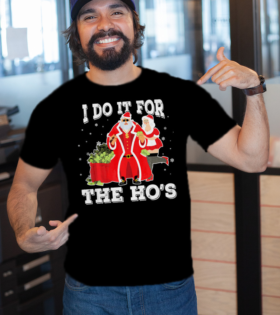 I Do It For The Ho's Santa With Money Bag And Mrs. Claus T-Shirt