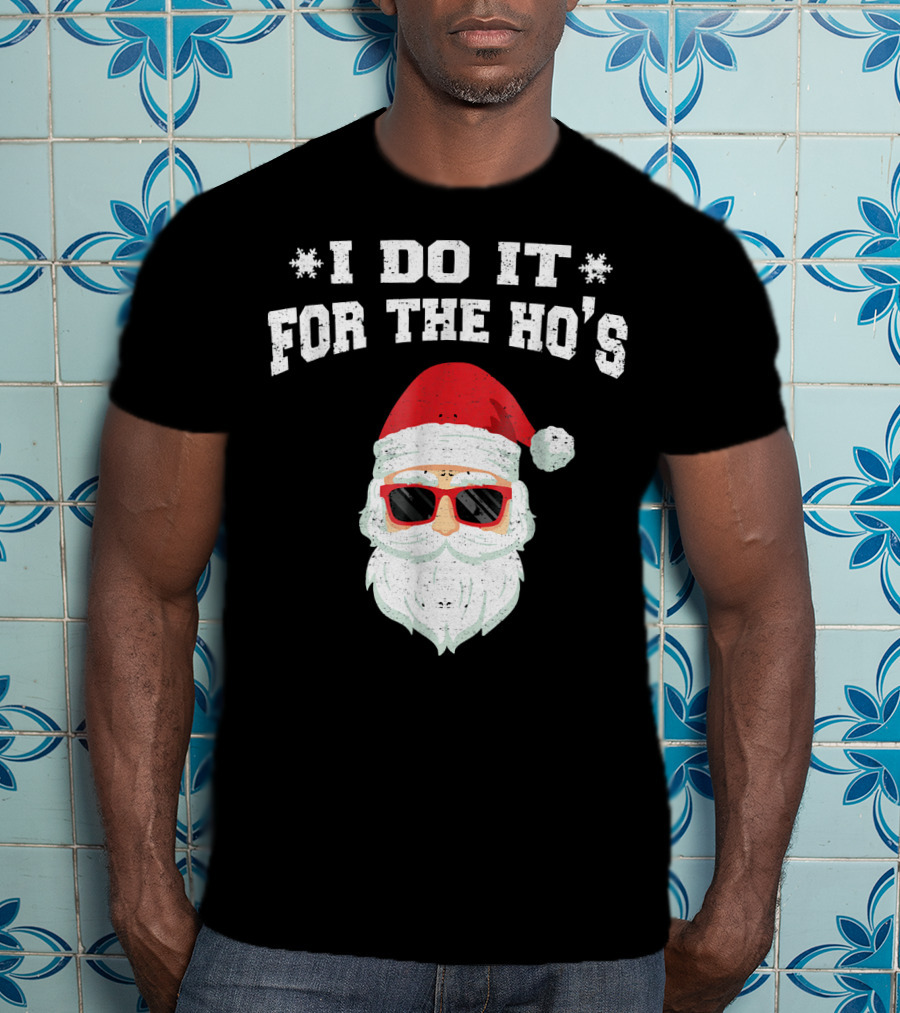 I Do It For The Ho's Funny Christmas Santa Red Hat Sunglasses T-Shirt