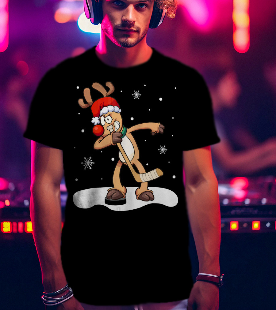 Funny Dabbing Reindeer Playing Ice Hockey Xmas Snowflakes T-Shirt