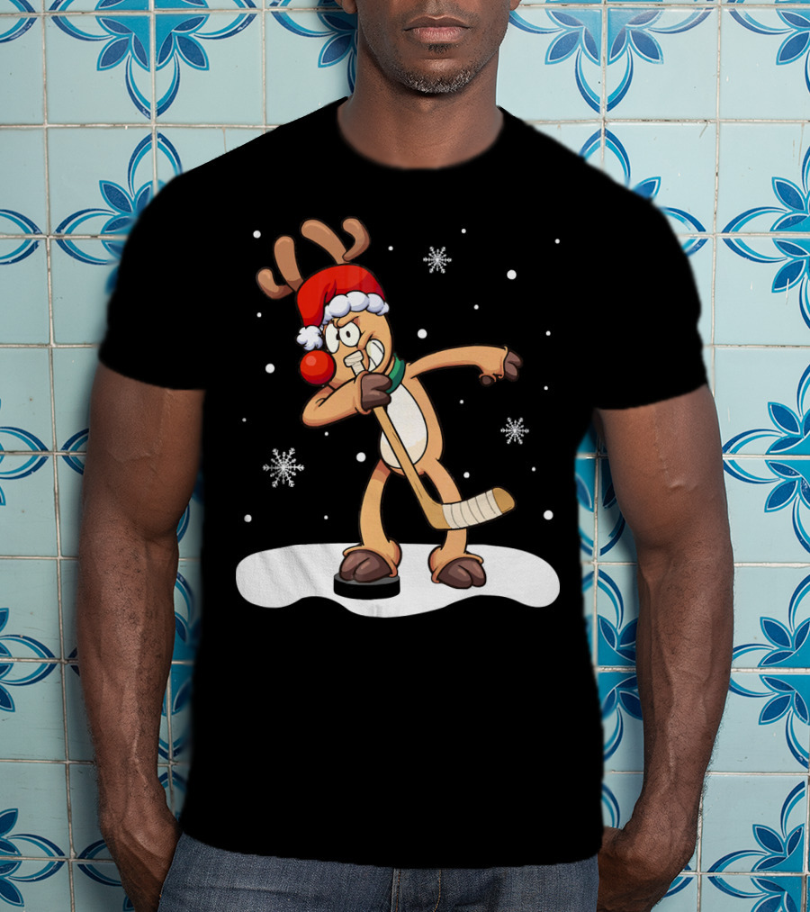 Funny Dabbing Reindeer Playing Ice Hockey Xmas Snowflakes T-Shirt
