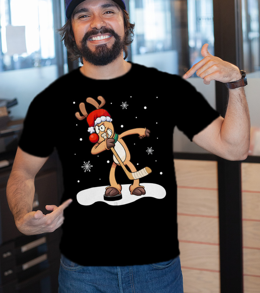 Funny Dabbing Reindeer Playing Ice Hockey Xmas Snowflakes T-Shirt