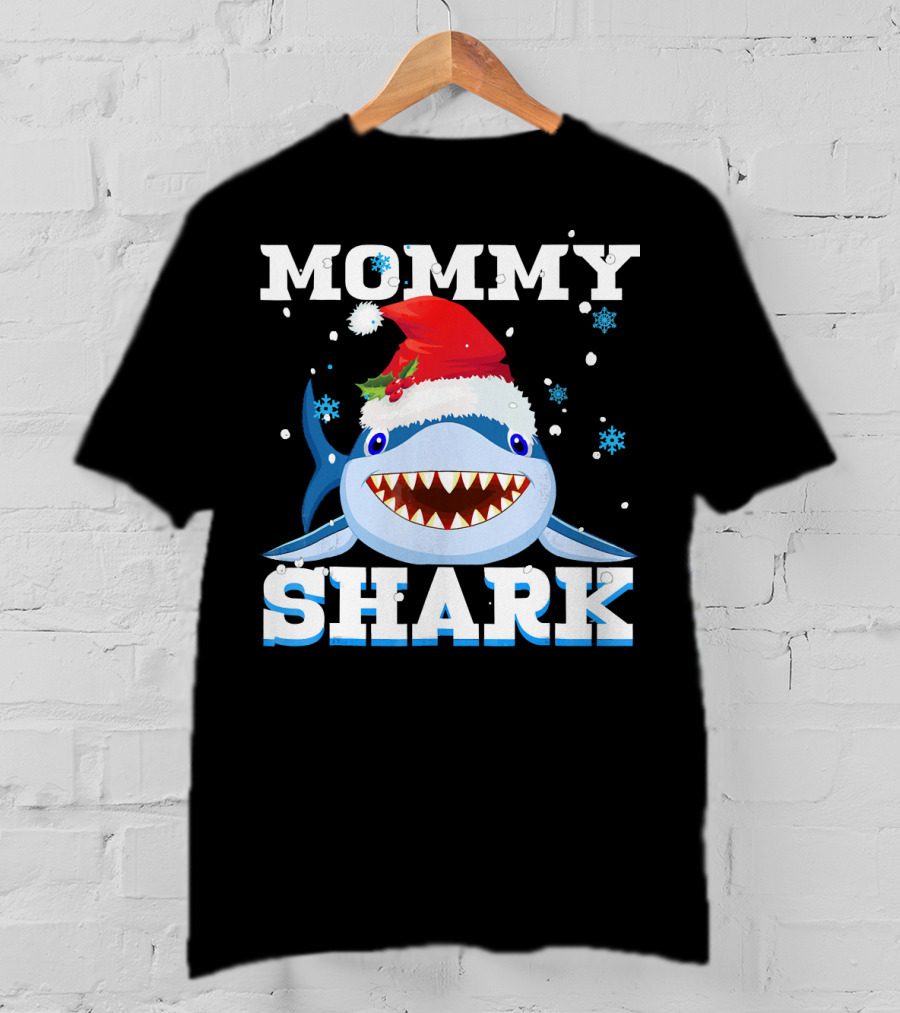 Mommy Shark Santa Hat Christmas Snowflakes T-Shirt