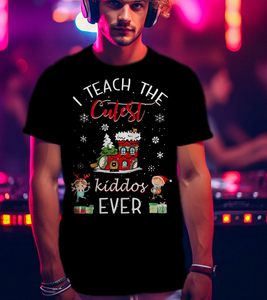 I Teach The Cutest Kiddos Ever Christmas Snowflakes House Elves T-Shirt