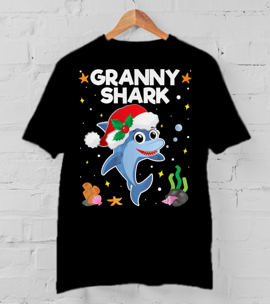 Granny Shark Santa Hat Christmas T-Shirt