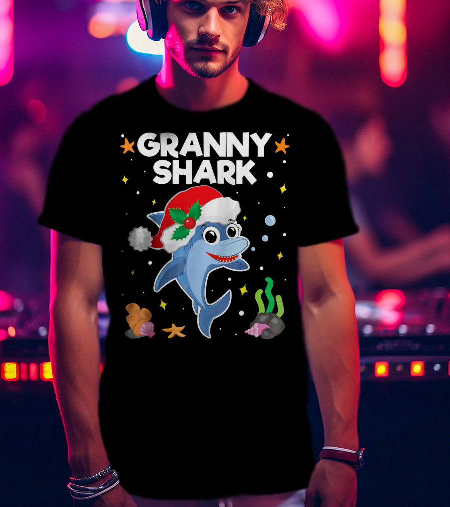Granny Shark Santa Hat Christmas T-Shirt