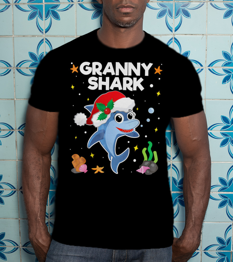 Granny Shark Santa Hat Christmas T-Shirt