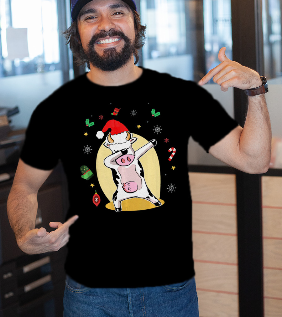 Cute Cow Dabbing Merry Santa Hat Christmas Candy Cane Snowflakes T-Shirt