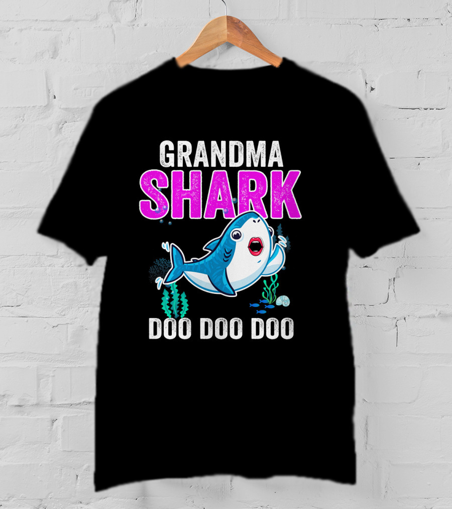 Grandma Shark Doo Doo Doo Christmas T-Shirt