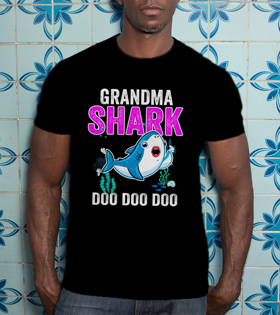 Grandma Shark Doo Doo Doo Christmas T-Shirt