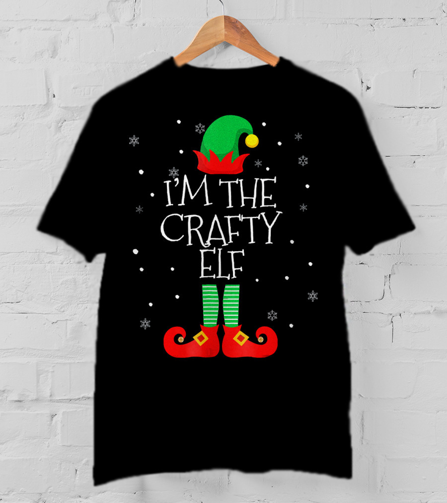 I'M THE CRAFTY ELF Snowflakes Festive Green Hat With Red Shoes T-Shirt