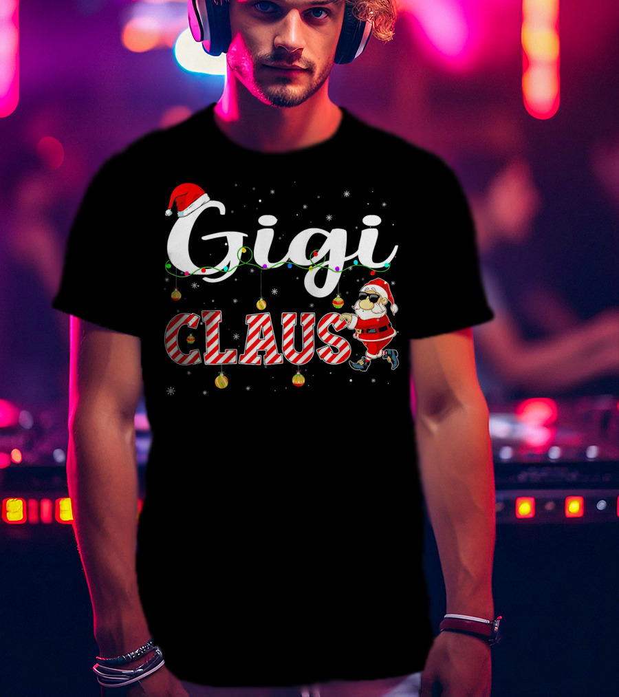 Gigi Claus Santa Hat Christmas Ornaments Snowflakes T-Shirt