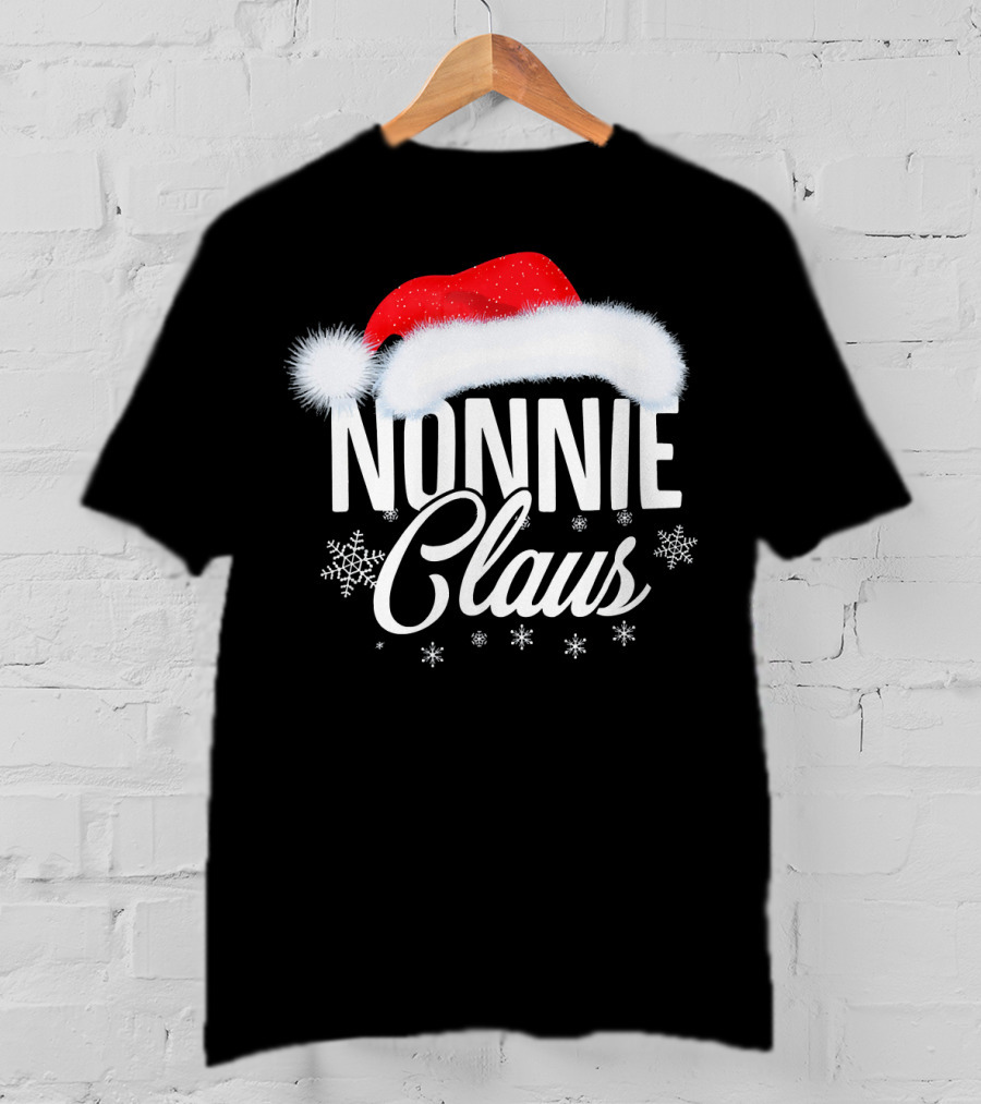 Nonnie Claus Christmas Grandma Santa Hat Snowflakes T-Shirt