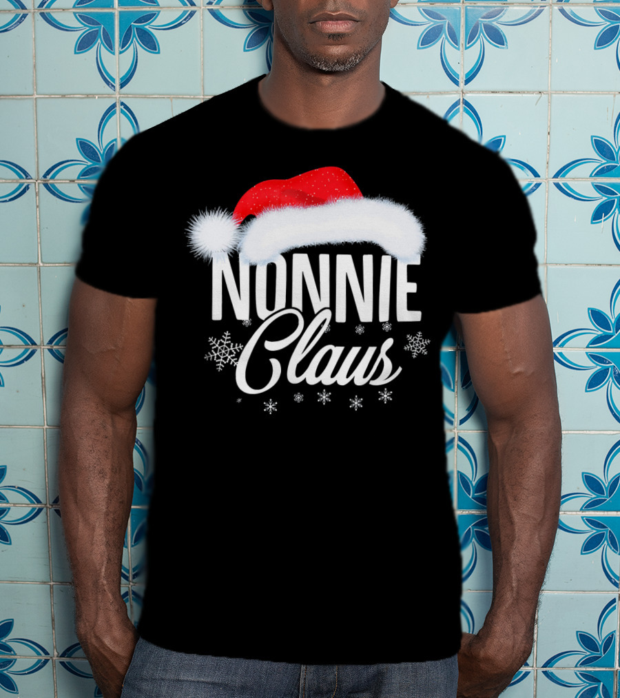 Nonnie Claus Christmas Grandma Santa Hat Snowflakes T-Shirt