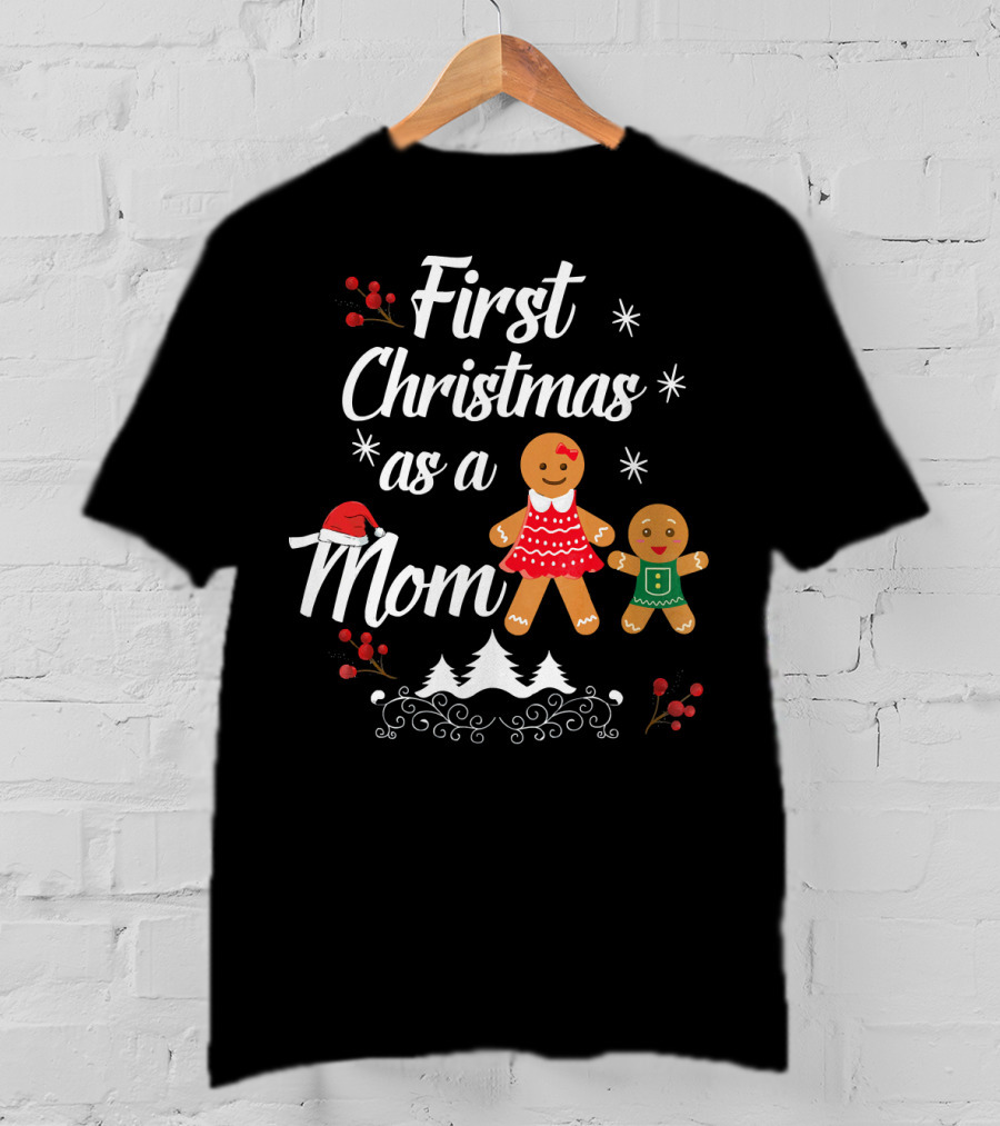 First Christmas As A Mom With Gingerbread Family And Santa Hat T-Shirt