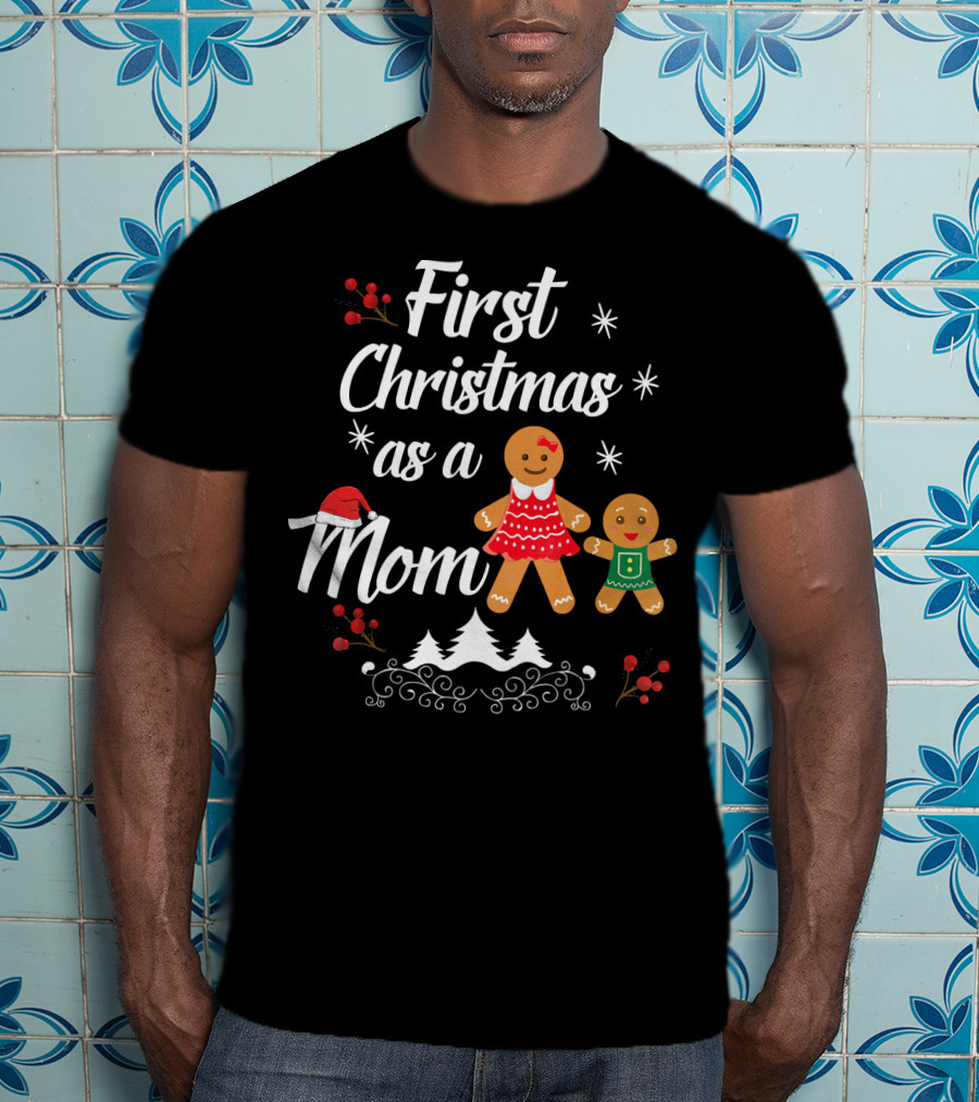 First Christmas As A Mom With Gingerbread Family And Santa Hat T-Shirt