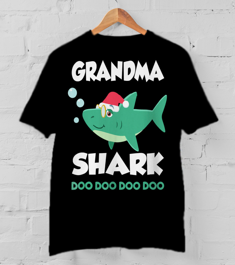 Grandma Shark Christmas Doo Doo Doo Doo Santa Hat T-Shirt