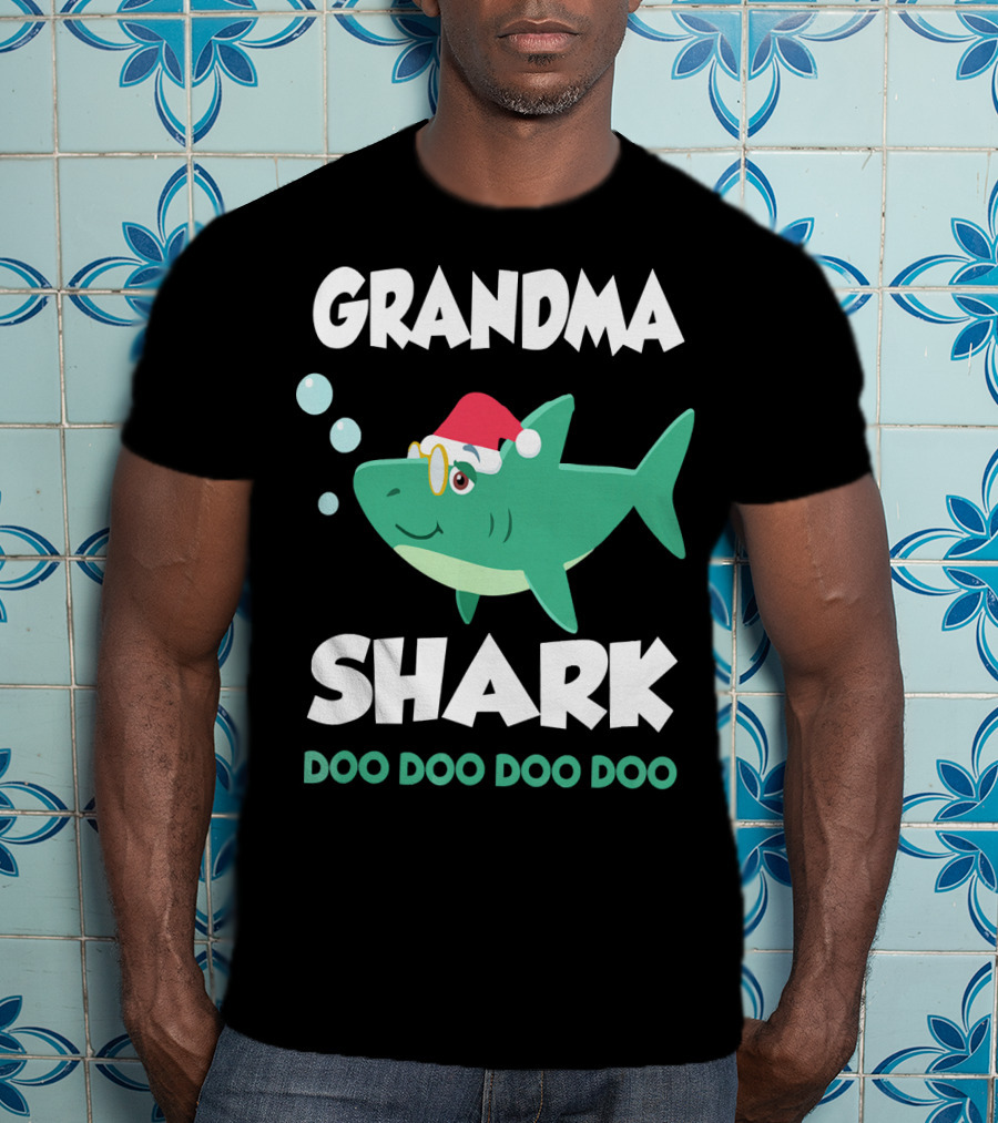 Grandma Shark Christmas Doo Doo Doo Doo Santa Hat T-Shirt