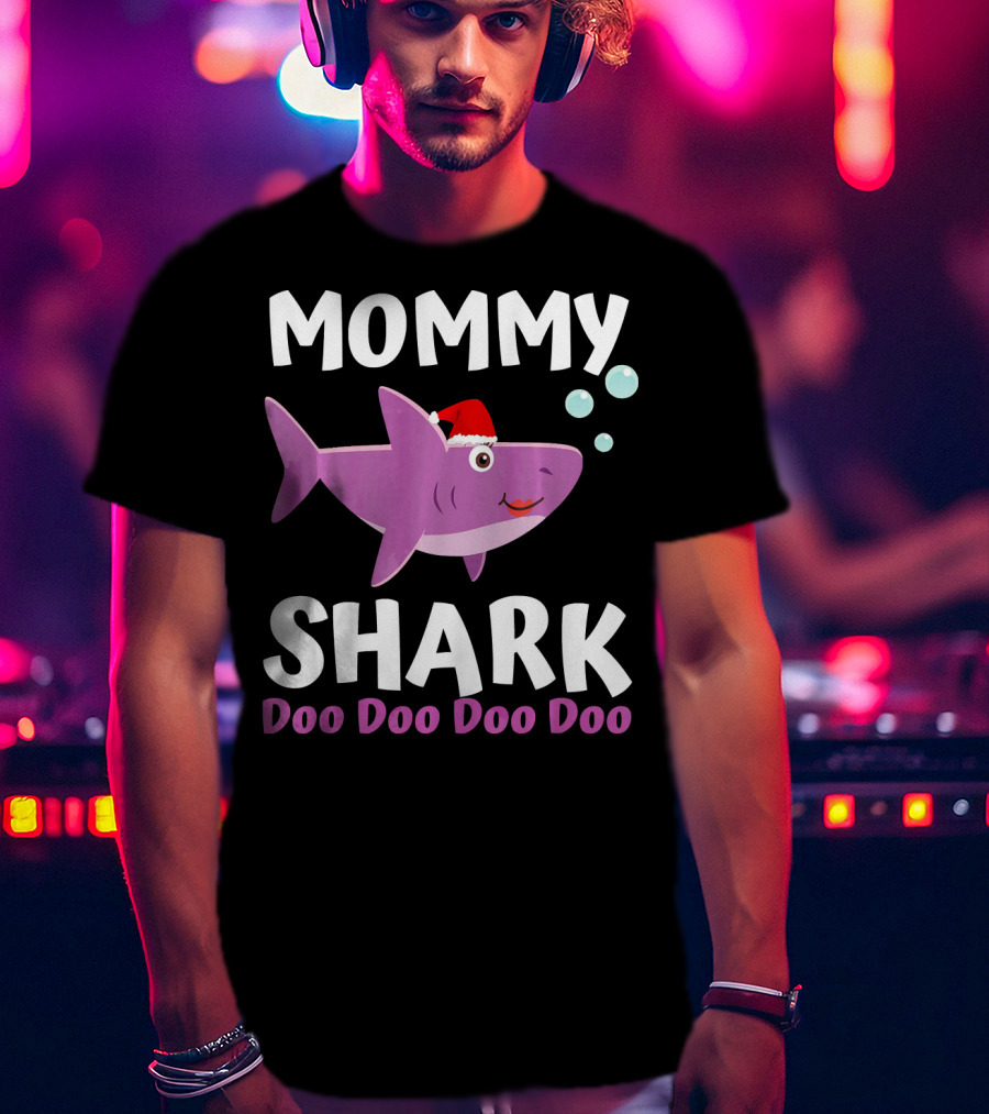 Mommy Shark Doo Doo Doo Doo Christmas Mommy Shark T-Shirt