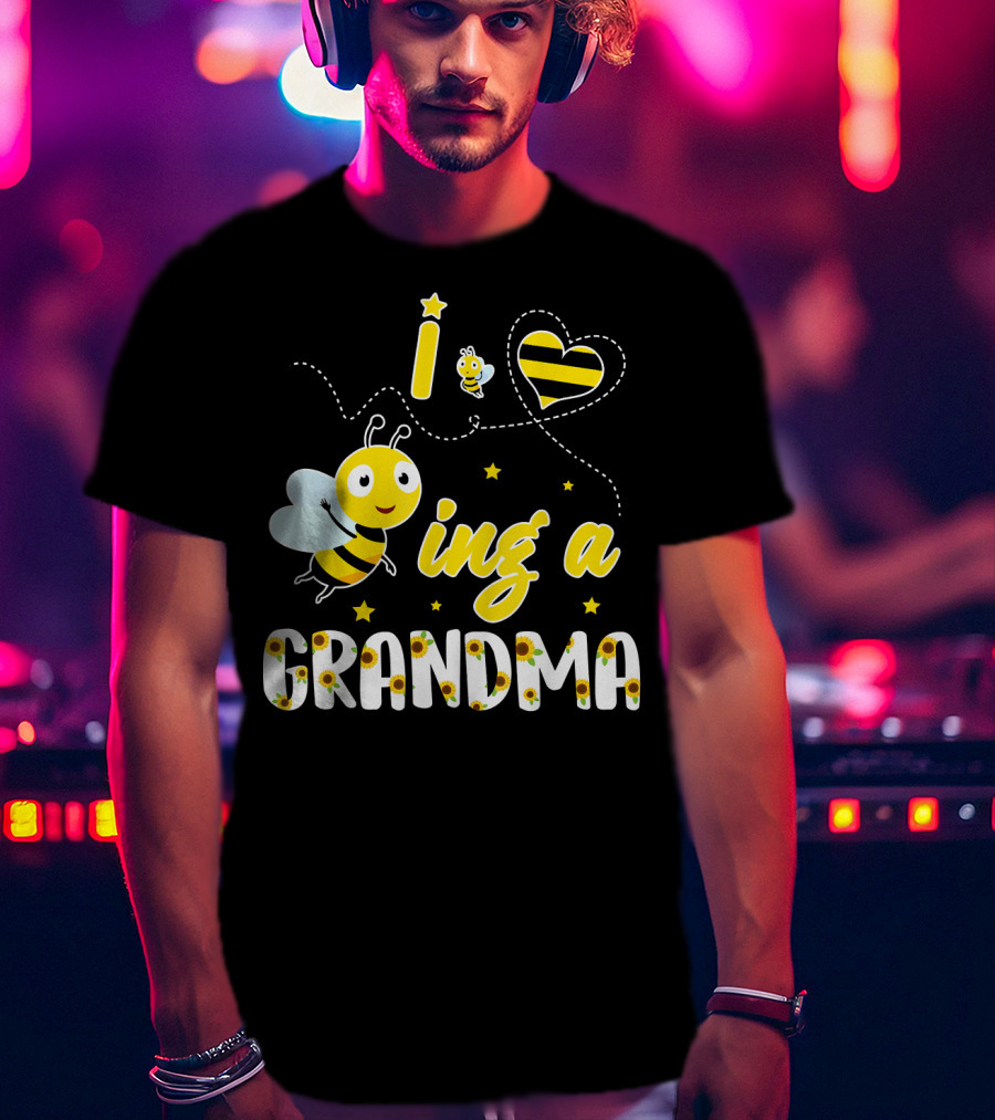 I Love Being A Great Grandma Bee-Themed Funny Family T-Shirt