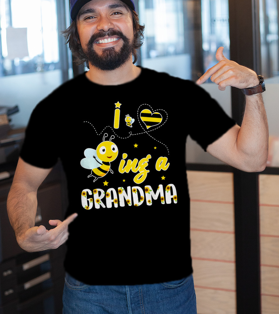 I Love Being A Great Grandma Bee-Themed Funny Family T-Shirt