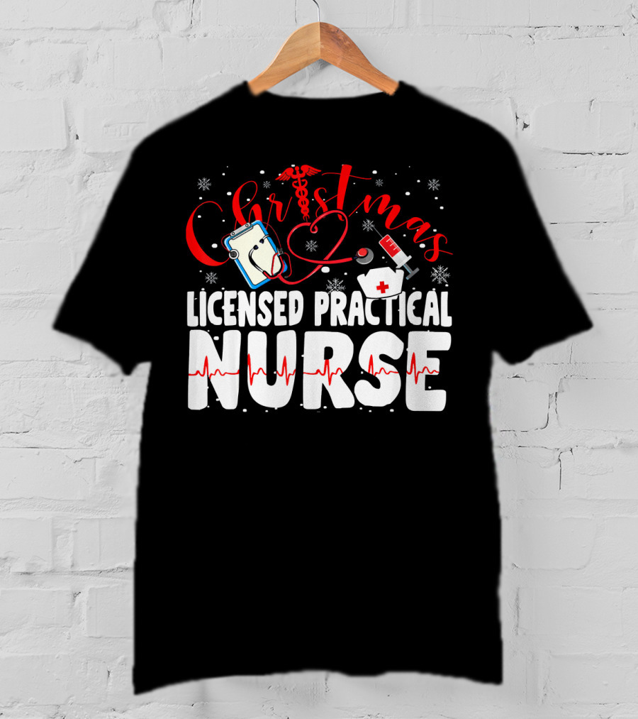 Christmas Licensed Practical Nurse Stethoscope Syringe Snowflakes T-Shirt