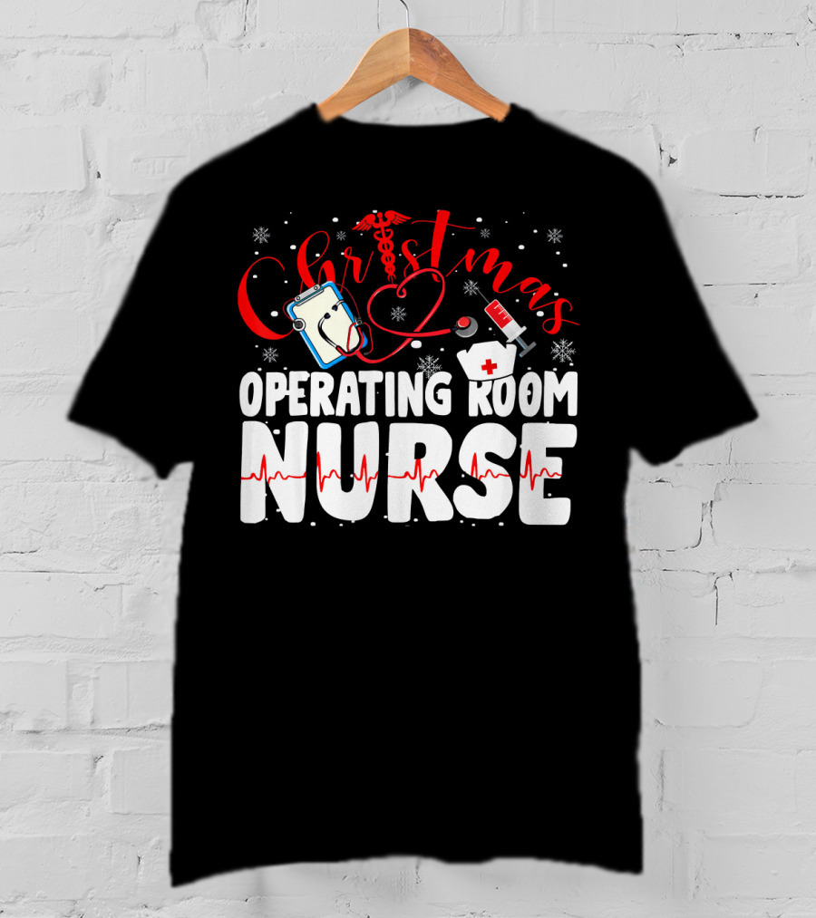 Christmas Operating Room Nurse Stethoscope Syringe Snowflakes T-Shirt