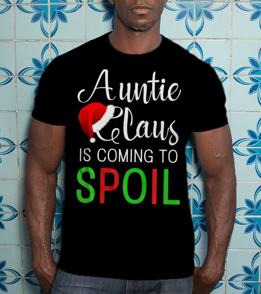 Auntie Claus Is Coming To Spoil Santa Hat Holiday Fun T-Shirt