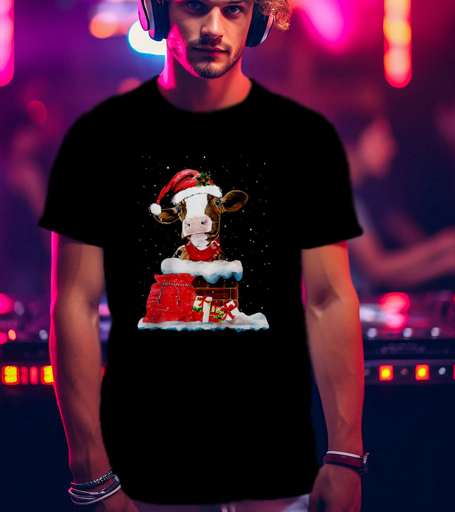 Cow With Santa Hat In Chimney And Christmas Gifts T-Shirt
