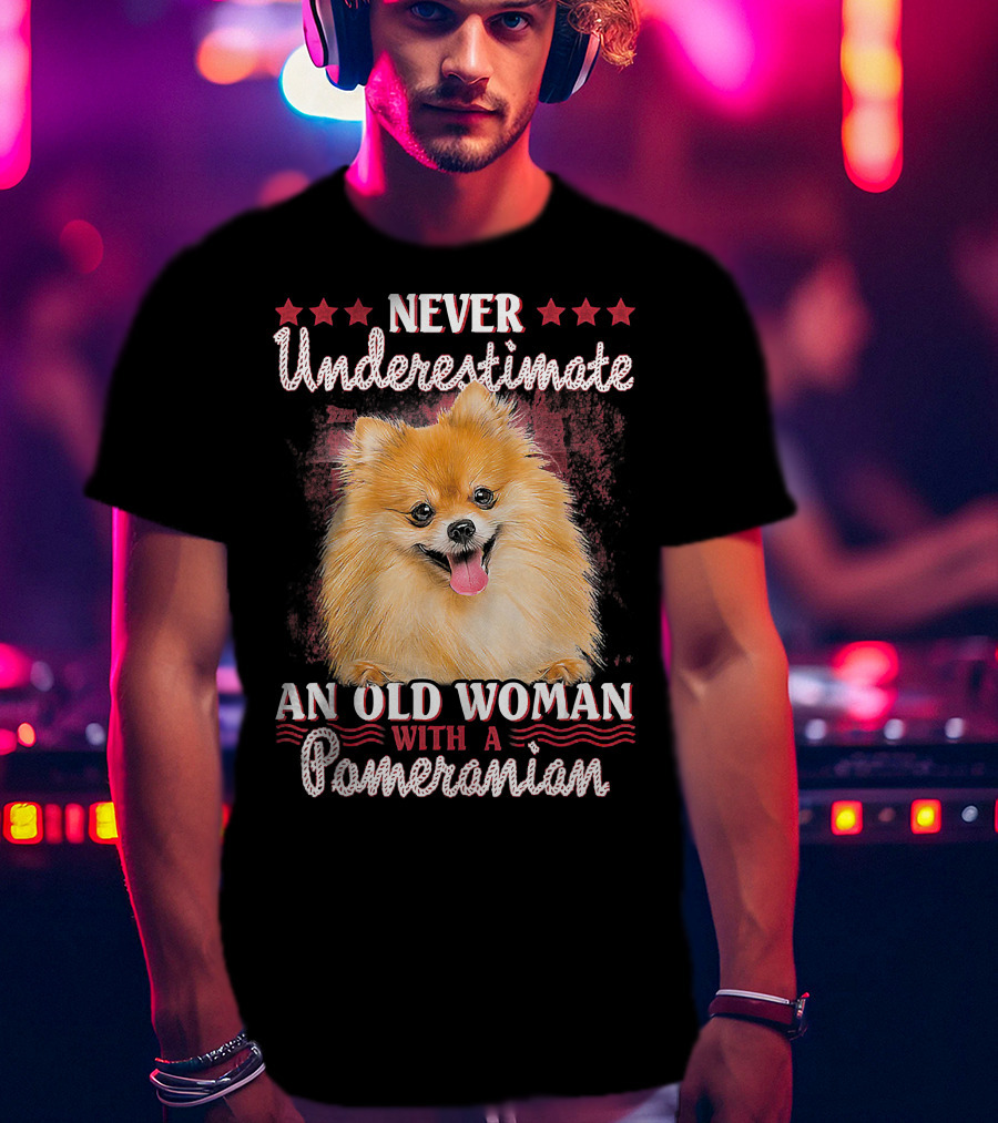 Never Underestimate An Old Woman With A Pomeranian T-Shirt