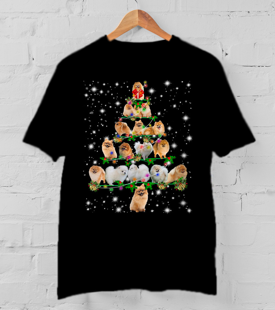 Cute Pomeranian Christmas Tree With Fairy Lights And Starry Background T-Shirt