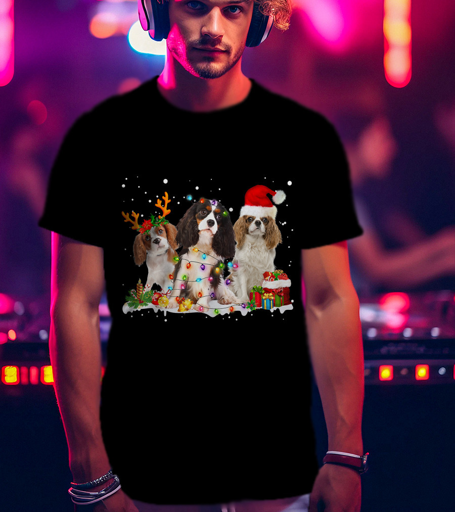 Cavalier King Charles Spaniel Festive Christmas Lights And Santa Hat Snow Scene T-Shirt