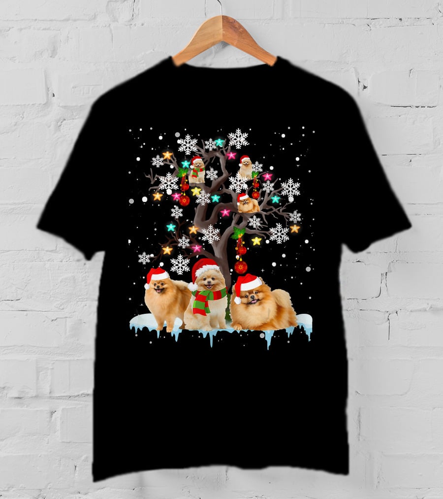 Pomeranian Santa Hat Snowflakes Christmas Tree T-Shirt