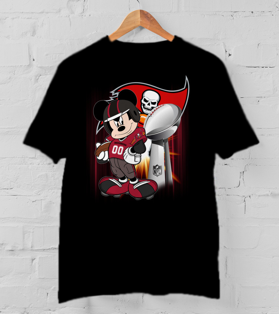 Mickey Buccaneers Nfl Super Bowl Trophy Football Fan Character With Logo And Skull T-Shirt