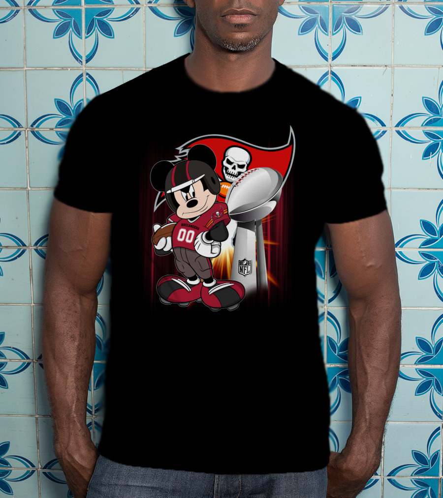 Mickey Buccaneers Nfl Super Bowl Trophy Football Fan Character With Logo And Skull T-Shirt